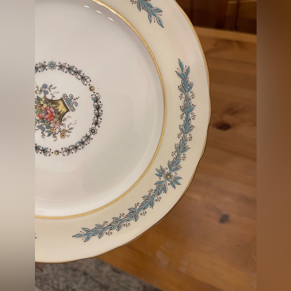Aynsley Cambridge 7818 Bone China Scalloped Salad Plates (set of 5)